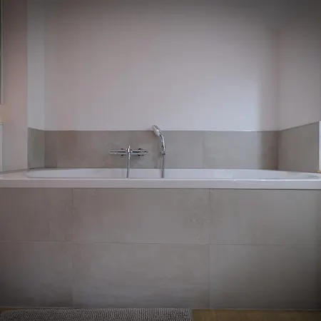 La Vieille Ferme Et Son Jacuzzi *